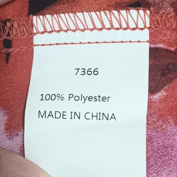 Red and Pink Puff Sleeve Blouse with Notched Collar - Picture 11 of 14